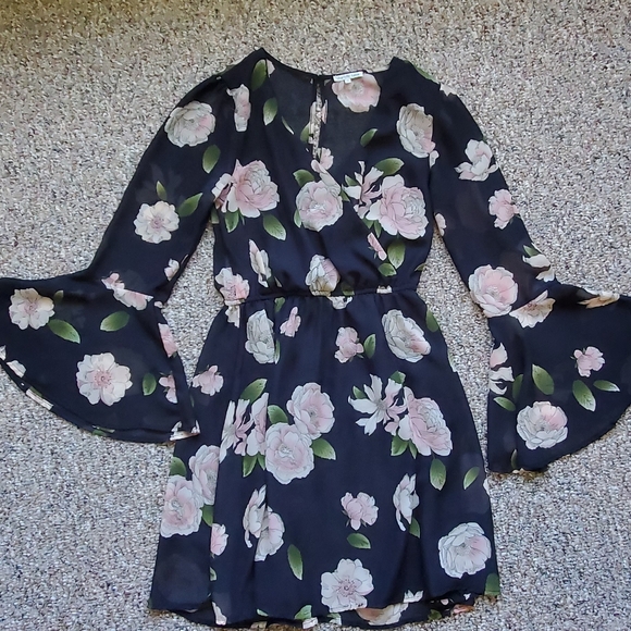 Charlotte Russe Dresses & Skirts - 🎉Charlotte Russe dress medium